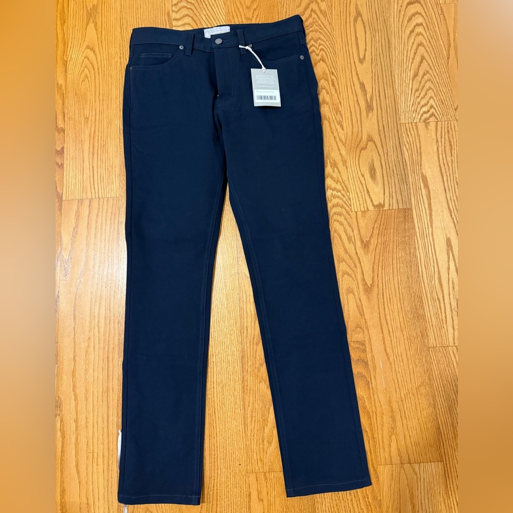 Everlane Men's slim performance 5 pocket Dark Blue Chinos. 30/32.